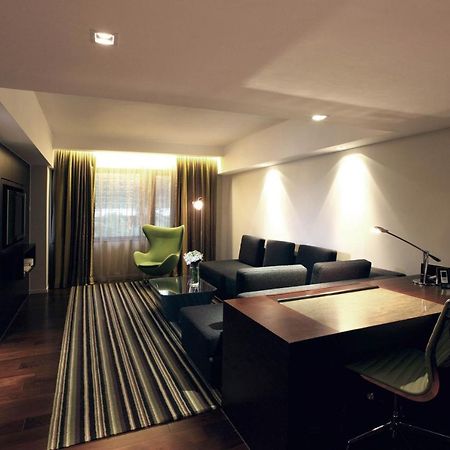 Hotel The Mira Hongkong Exterior foto A suite at the hotel