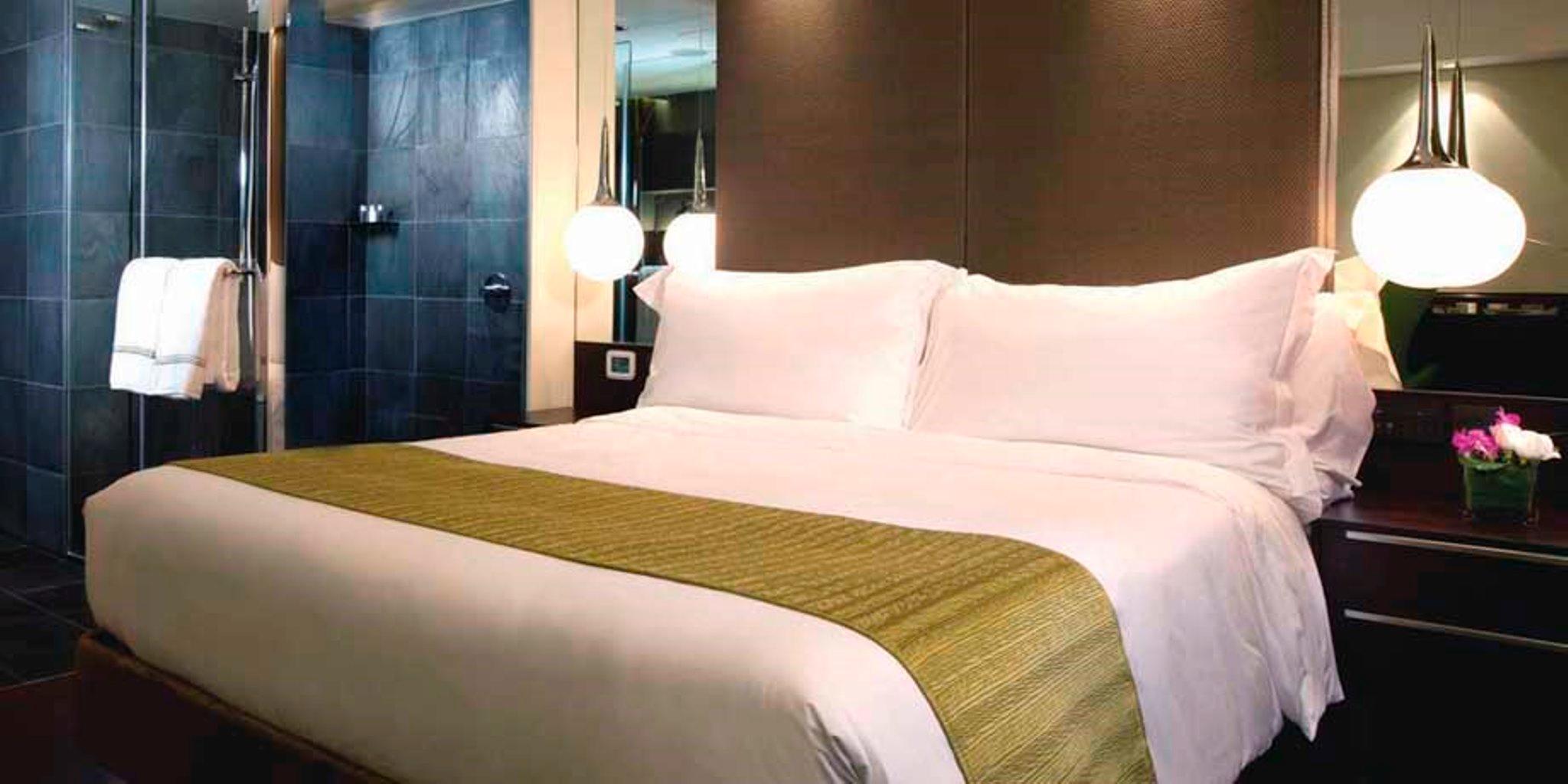 Hotel The Mira Hongkong Exterior foto A bed runner
