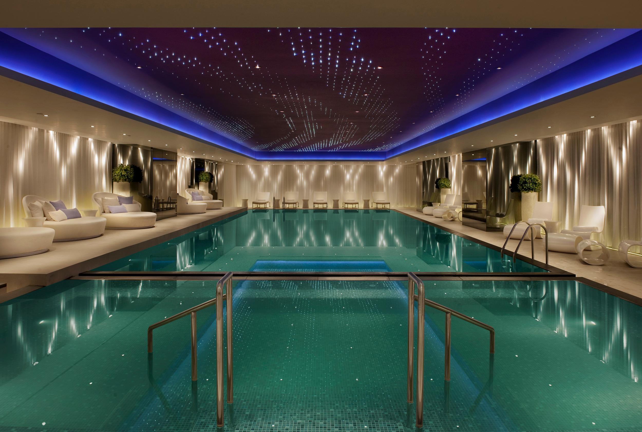 Hotel The Mira Hongkong Exterior foto The pool at the Mandarin Oriental, Munich