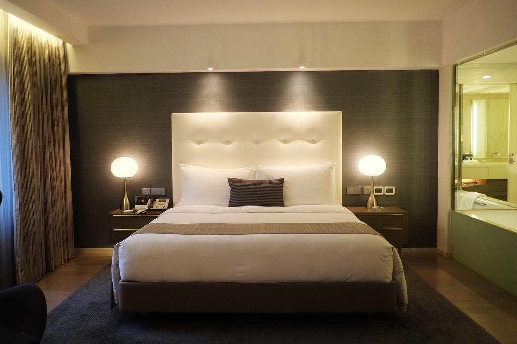 Hotel The Mira Hongkong Exterior foto A room at the Park Hyatt Hyderabad