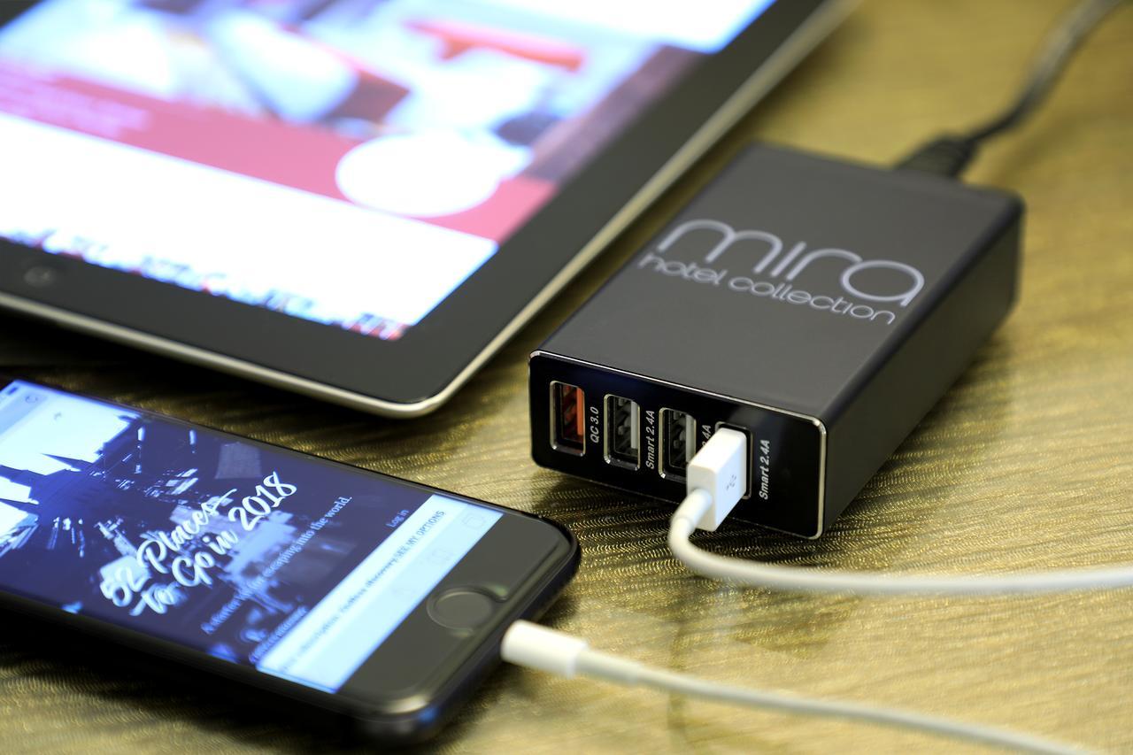Hotel The Mira Hongkong Exterior foto A USB charger