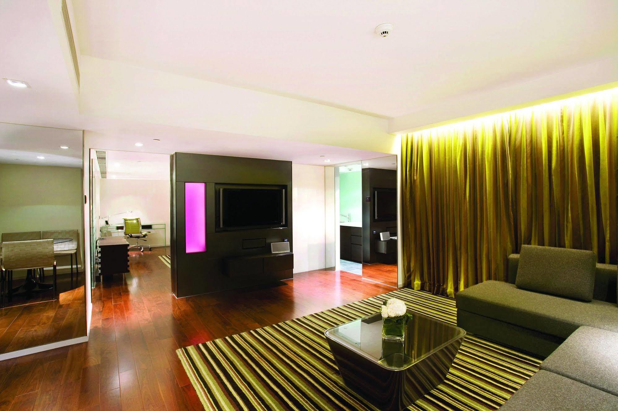 Hotel The Mira Hongkong Exterior foto A suite at the hotel